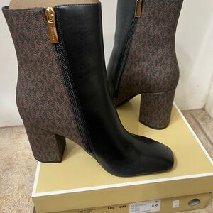 NWB Michael Kors Hazel Signature logo trim Black and Brown Patterned Boots size8